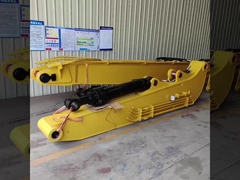 рука кучи экскаватора управляя