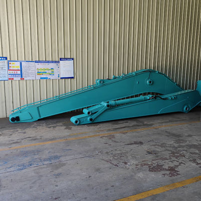 Длинная рука ковша экскаватора достигаемости